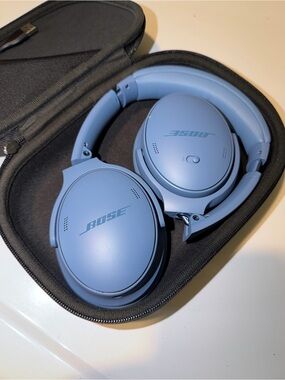 Bose QuietComfort Bluetooth Noise Cancelling Headphones- Blue Dusk